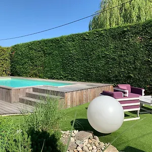 https://pont-du-chalon-hotel-and-restaurant.hotels-rhonealpes.com